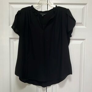 Like New 41 Hawthorne Black Tulip Sleeve Blouse